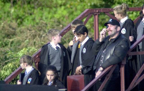 Extra students to fill Hogwarts on set
